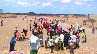 اللاجئون الصومال غاضبون إثر قطع الخدمات عن مخيم خرز